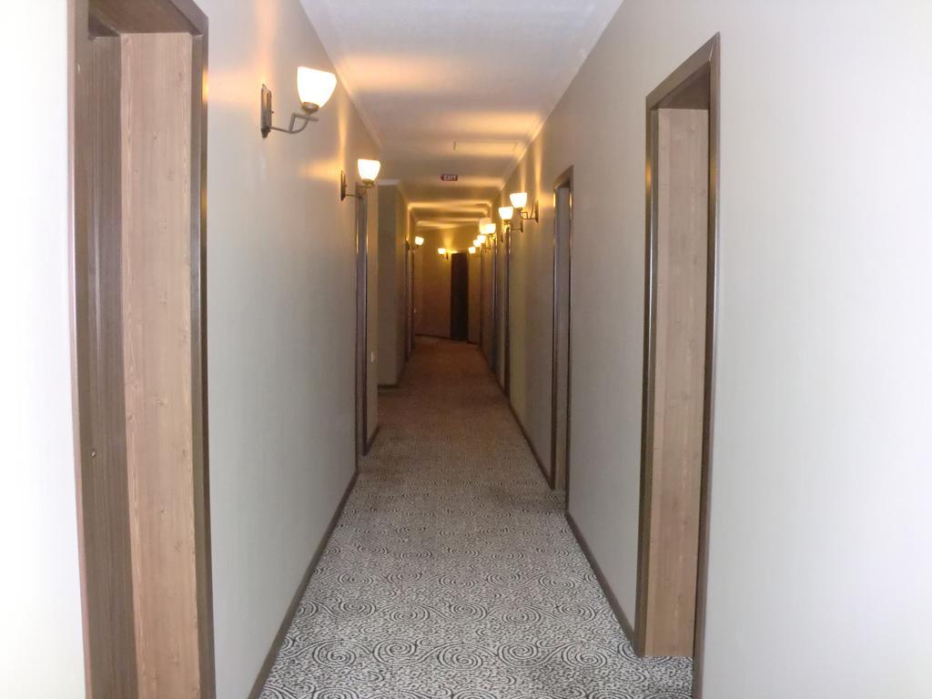 Hotel Cristal Palace Tbilisi Bagian luar foto