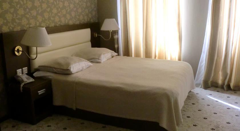 Hotel Cristal Palace Tbilisi Bagian luar foto