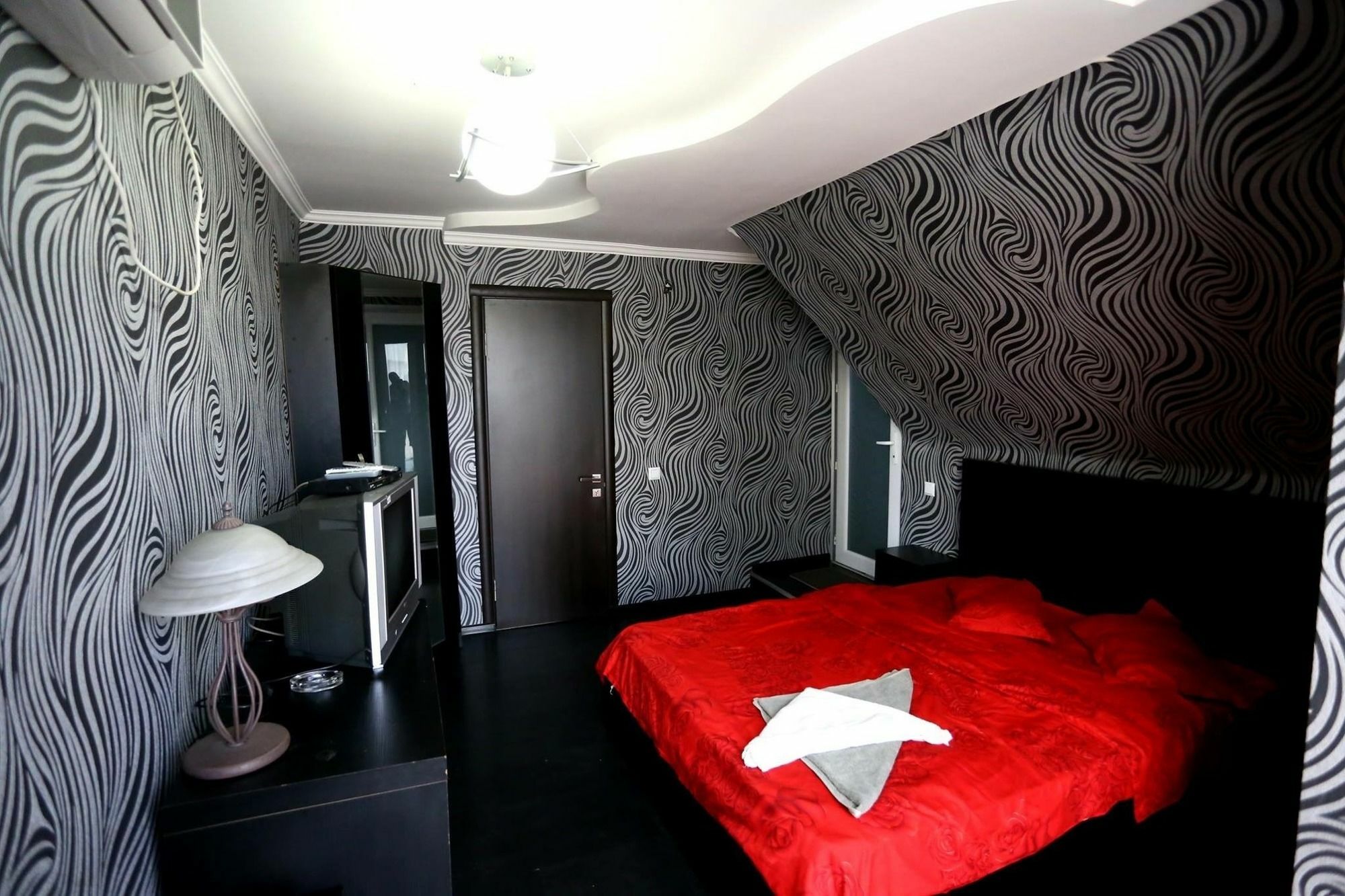 Hotel Cristal Palace Tbilisi Bagian luar foto